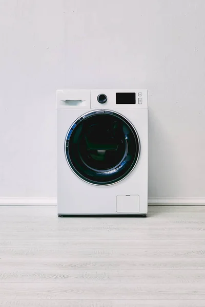 Witte Wasmachine Buurt Van Muur Badkamer — Stockfoto