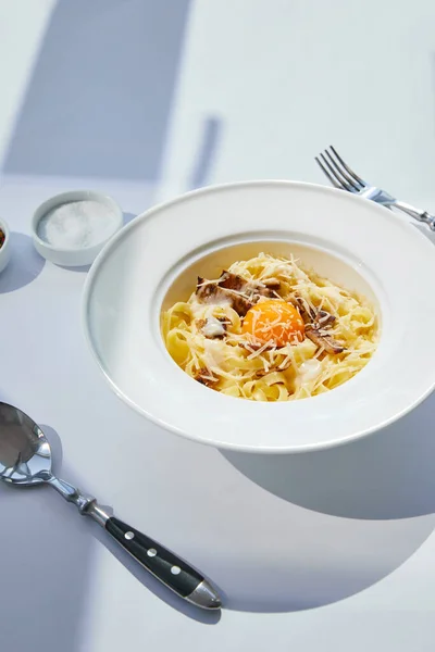 Delicious Pasta Carbonara Served Cutlery Salt White Table Sunlight — Stock Photo, Image