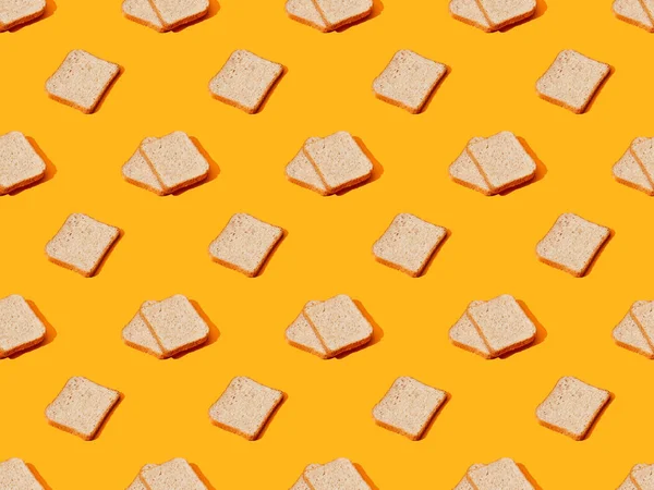 Frisches Toastbrot Auf Orangefarbenem Hintergrund Nahtloses Muster — Stockfoto