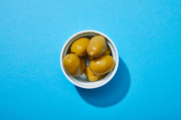 Top View Olives Bowl Blue Colorful Background — Stock Photo, Image