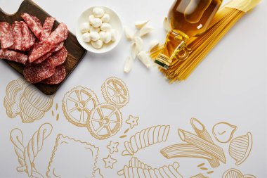 Bir şişe zeytinyağı, et tabağı, sarımsak, makarna ve kase beyaz mozzarella, yemek illüstrasyonu