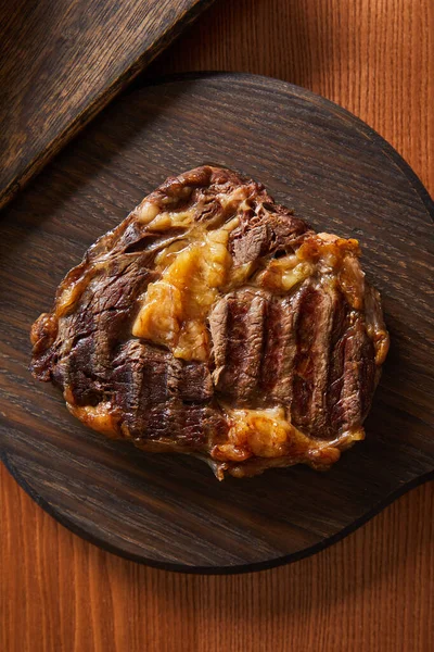 Top View Tasty Grilled Steak Served Wooden Board — Stock Photo, Image