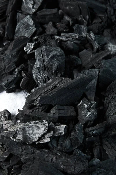 Nahaufnahme Von Schwarzen Kohlen Auf Weißem Hintergrund — Stockfoto