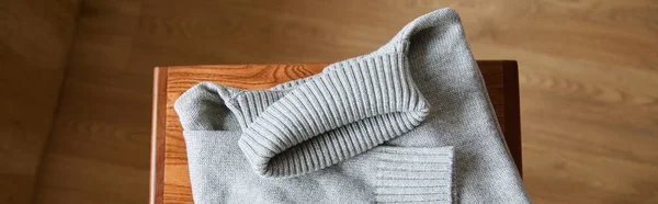 Top View Grey Knitted Soft Sweater Wooden Table Room Panoramic — Stock Photo, Image