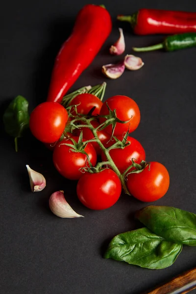 Top View Organic Cherry Tomatoes Basil Leaves Garlic Cloves Chili — Stock Photo, Image