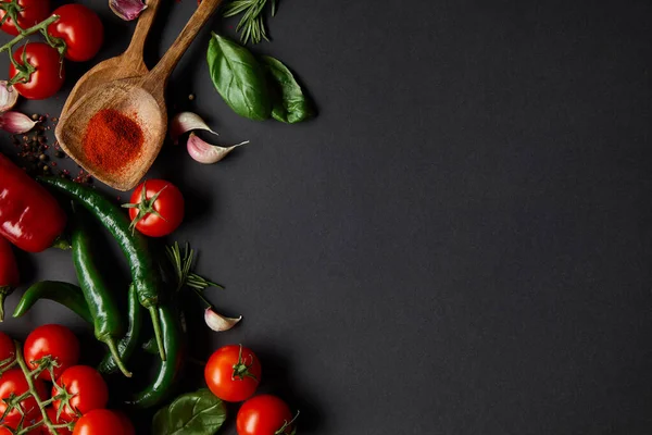 Vista Dall Alto Pomodorini Ciliegini Spicchi Aglio Rosmarino Fresco Grani — Foto Stock