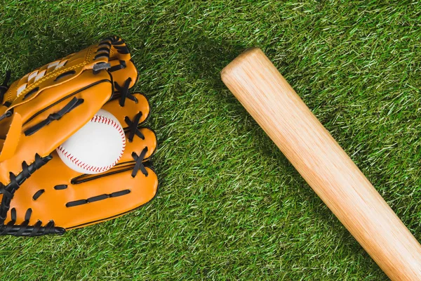 Baseball bat and ball — Stock Photo