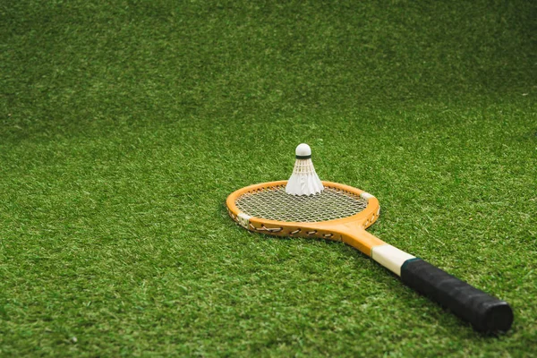 Raqueta de bádminton y Shuttlecock - foto de stock