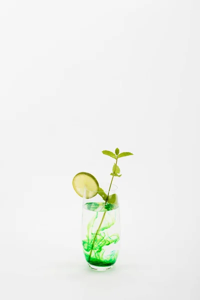 Refreshing drink with lime — Stock Photo