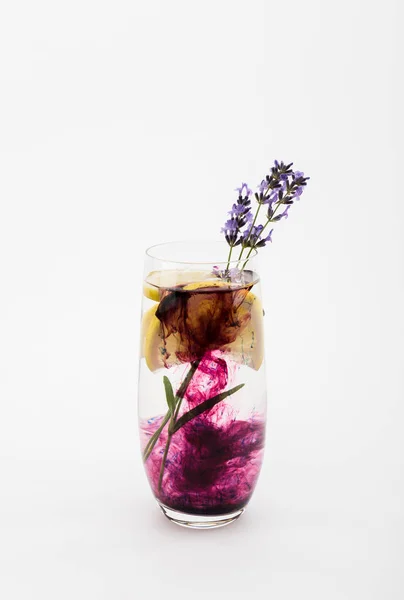 Limonata fatta in casa con lavanda — Foto stock