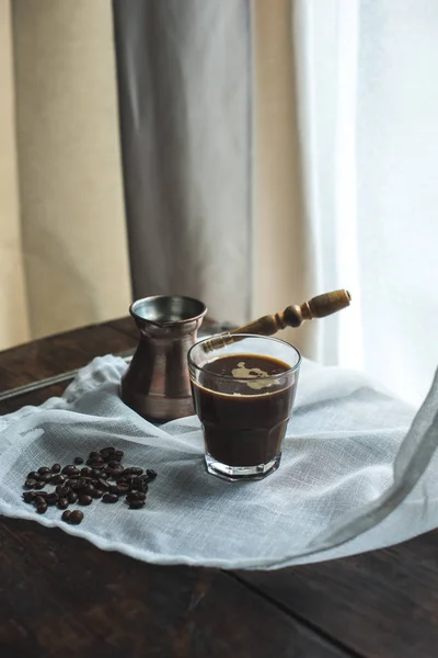 Турецька кава на білої тканини — стокове фото