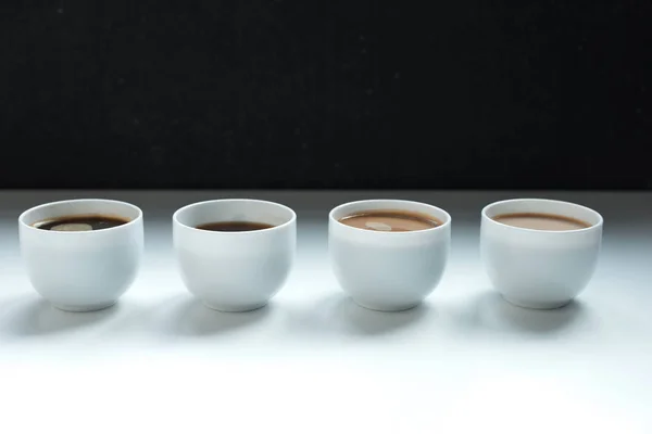 Verschiedene Arten von Kaffee hintereinander — Stockfoto