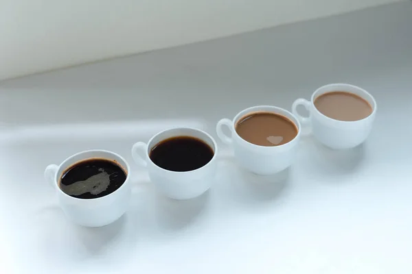 Diferentes tipos de café en fila - foto de stock