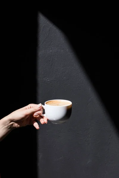 Hand holding cup of coffee — Stock Photo