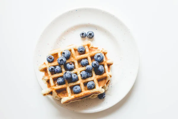 Waffles saborosos com mirtilos — Fotografia de Stock