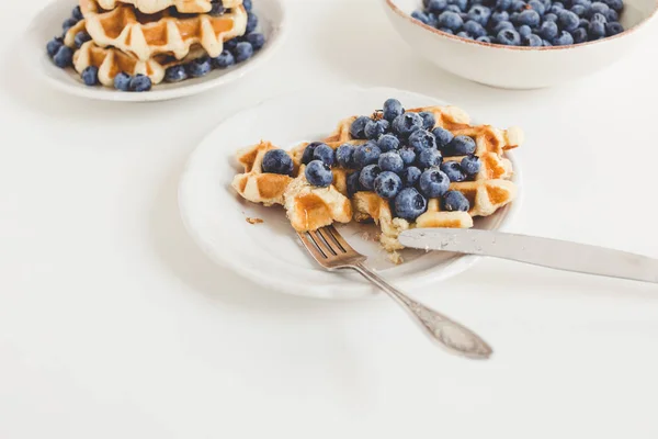 Zusammensetzung von Waffeln und Blaubeeren — Stockfoto