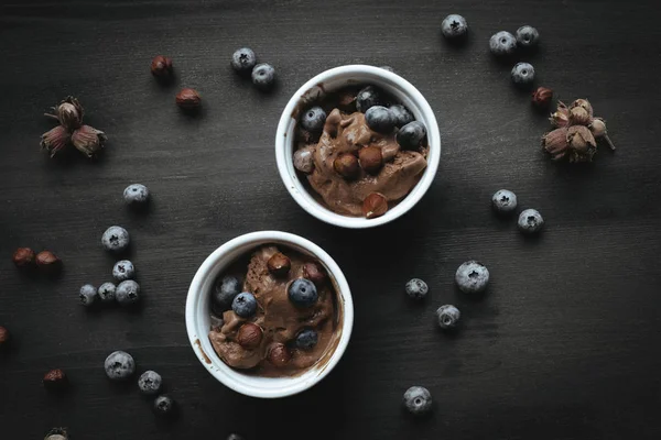 Ice cream with blueberries and hazelnuts — Stock Photo