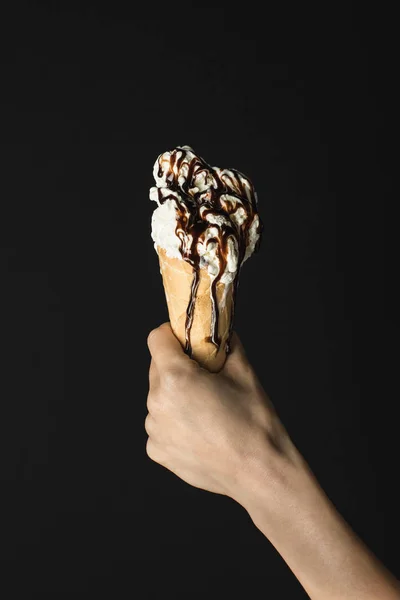 Helado con cobertura - foto de stock