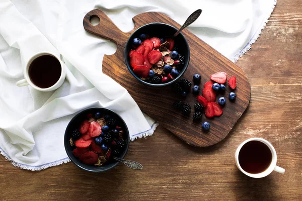 Corn flakes with berries — Stock Photo