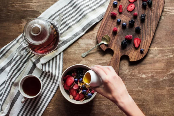 Tè e corn flakes — Stock Photo