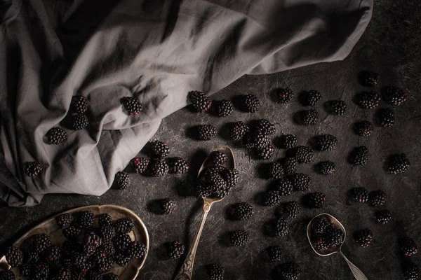 Blackberries and vintage cutlery — Stock Photo