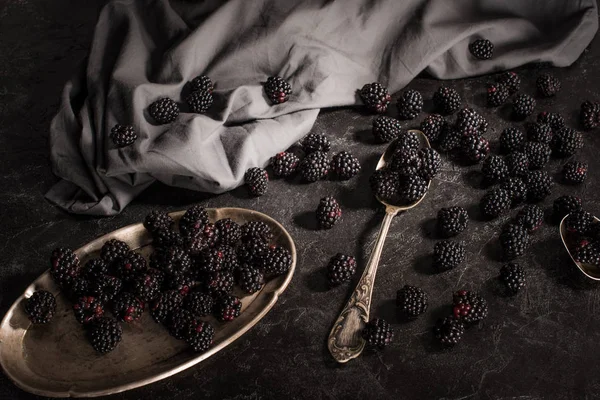 Blackberries and vintage cutlery — Stock Photo