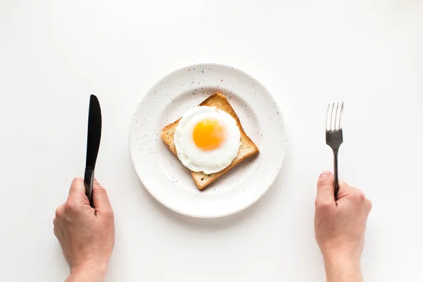 Breakfast with fried egg on toast — Stock Photo