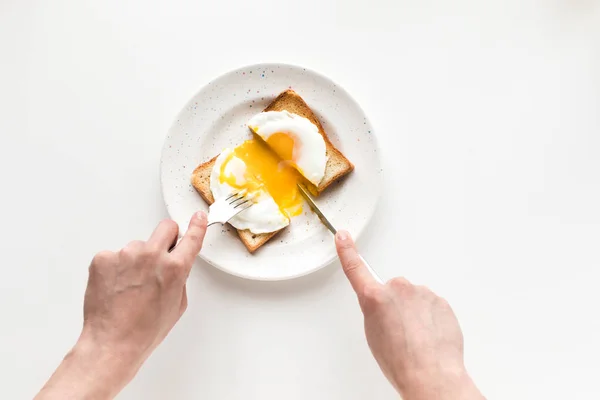 Breakfast with fried egg on toast — Stock Photo