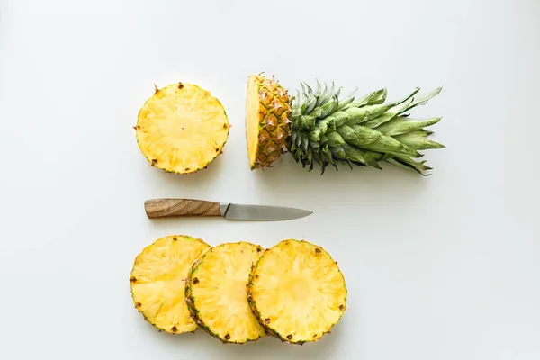 Slices of fresh pineapple — Stock Photo
