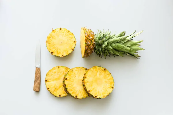 Slices of fresh pineapple — Stock Photo