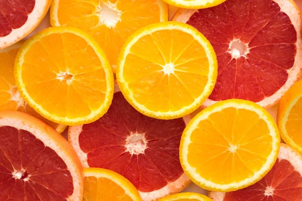 In Scheiben geschnittene Orange und Grapefruit — Stockfoto