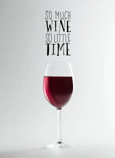 Red wine in glass — Stock Photo