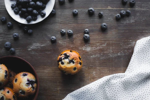 Delicious cupcakes with blueberries — Stock Photo