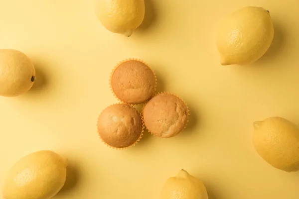 Лимонные кексы — стоковое фото