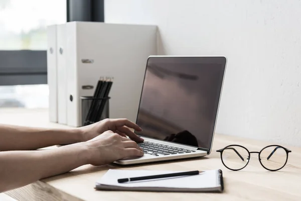 Woman using computer at workplace — Stock Photo