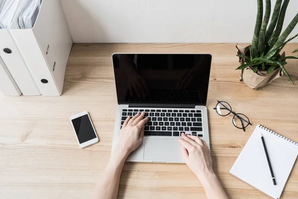 Nutzung des Computers — Stockfoto