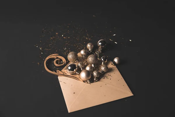 Bolas de Navidad de oro - foto de stock