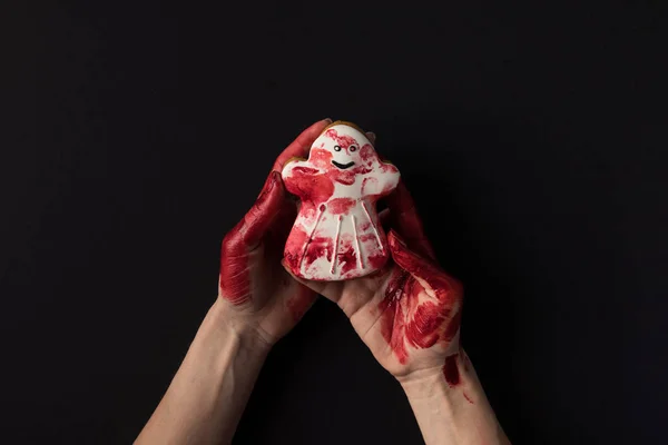 Mãos segurando biscoito halloween — Fotografia de Stock