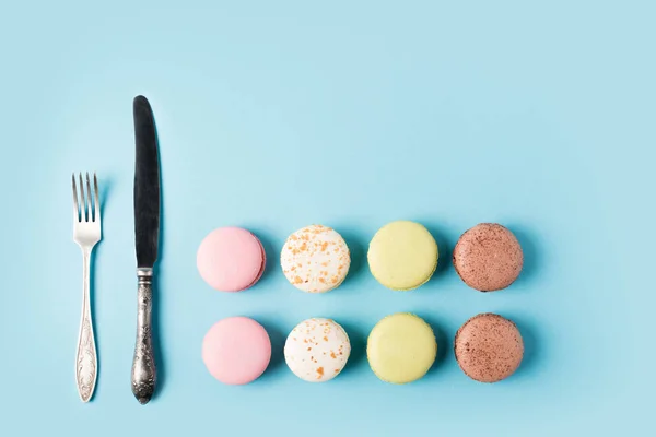 Macarons, fork and knife — Stock Photo