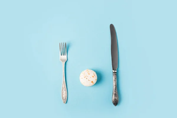 Macaron, fork and knife — Stock Photo