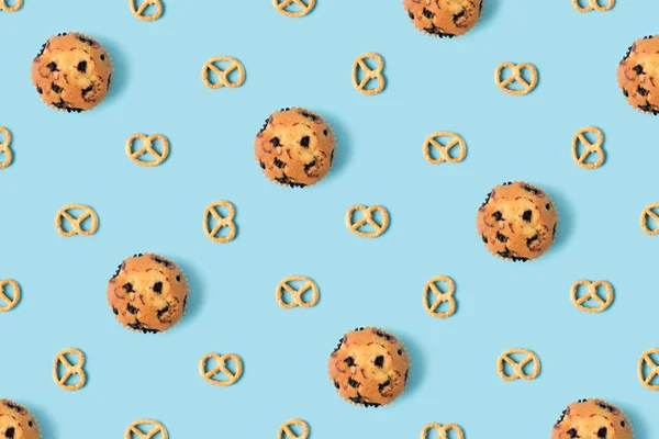 Cupcakes caseiros e biscoitos — Fotografia de Stock