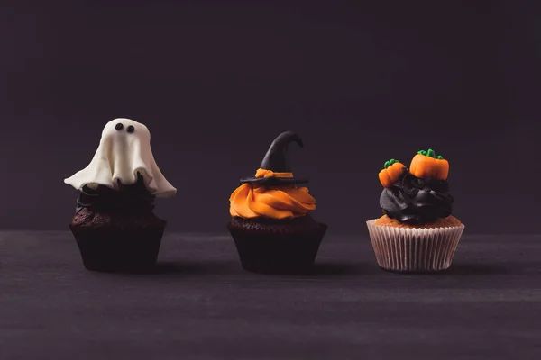 Traditional halloween cupcakes — Stock Photo