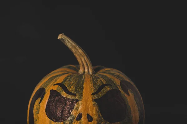 Zucca con viso spaventoso per Halloween — Foto stock