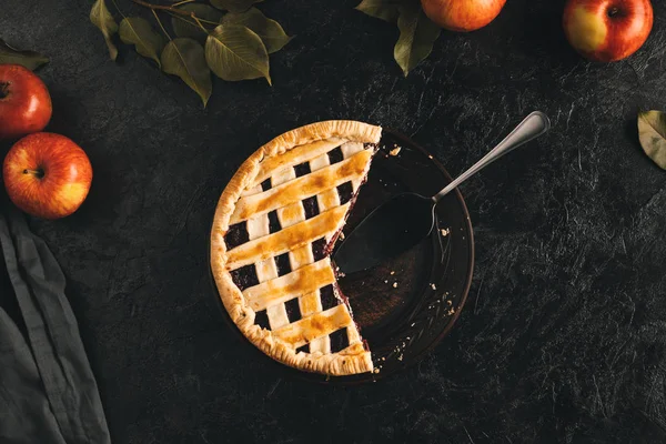 Torta di mele e server torta — Foto stock