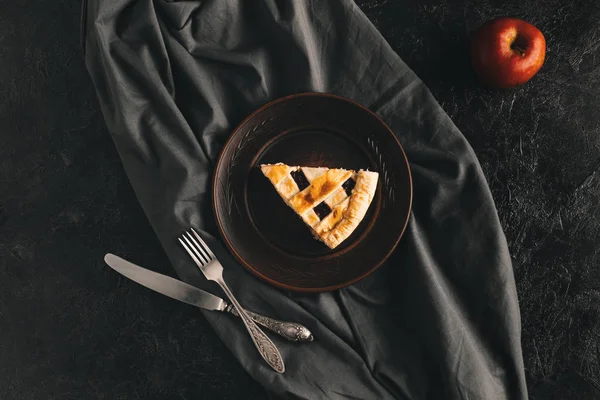 Pedazo de tarta de manzana - foto de stock