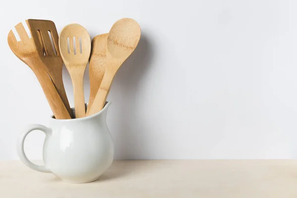 Utensílios de cozinha de madeira — Fotografia de Stock