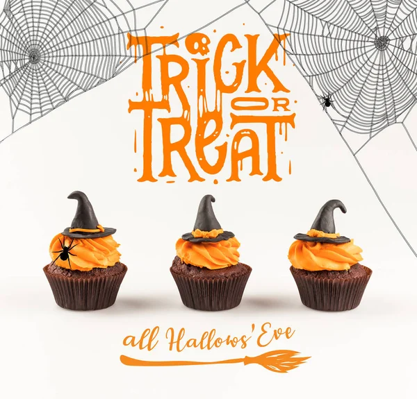 Delicious halloween cupcakes — Stock Photo