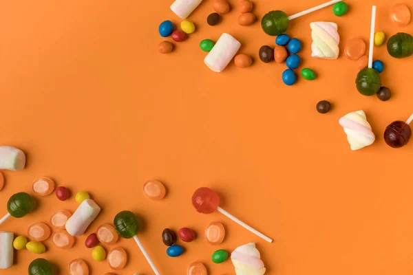 Halloween candies and marshmallows — Stock Photo