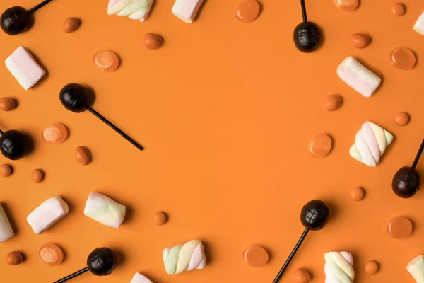 Halloween candies and marshmallows — Stock Photo