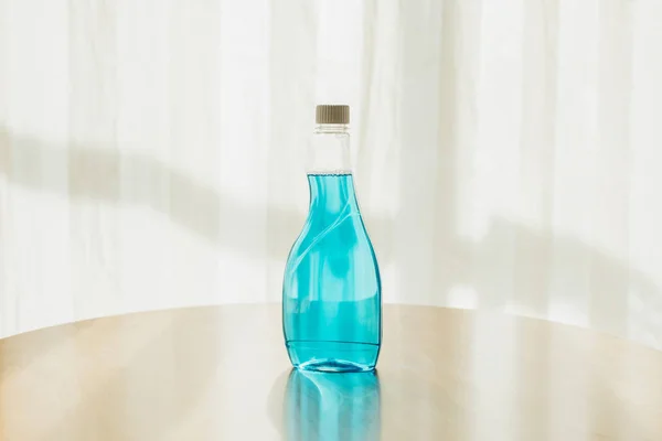 Garrafa de fluido de limpeza — Fotografia de Stock